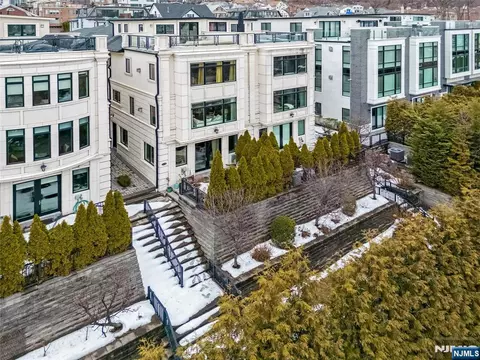 1228 River Rd, Edgewater, NJ 07020