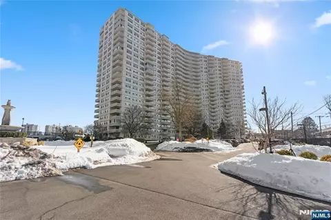 2000 Linwood Ave #6E, Fort Lee, NJ 07024