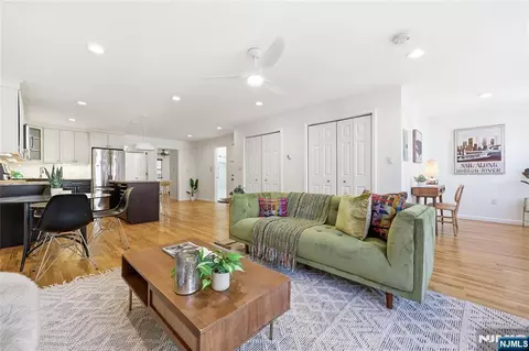 325 5th St #2, Jersey City, NJ 07302