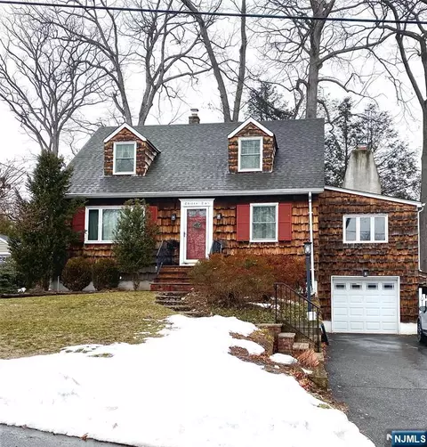 32 W End Ave, Westwood, NJ 07675
