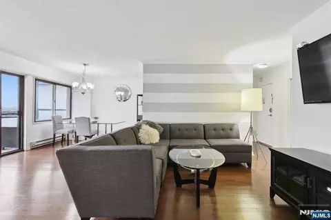 125 Prospect Ave #17G, Hackensack, NJ 07601