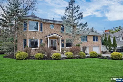 22 Maplewood Rd, Closter, NJ 07624