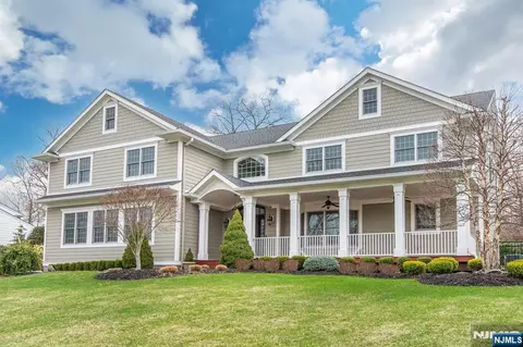 12 Maple Dr, North Caldwell, NJ 07006