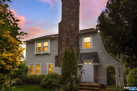 5 Canterbury Dr, Montclair, NJ 07042