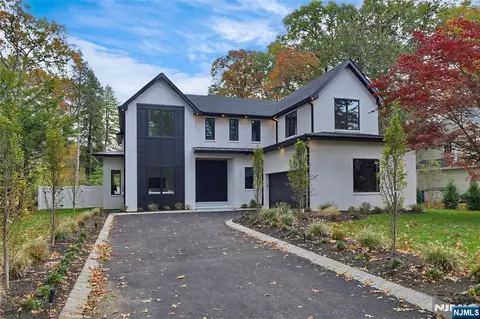 84 Depeyster Ave, Tenafly, NJ 07670