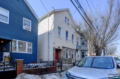 23 Hawkins St, Newark, NJ 07105