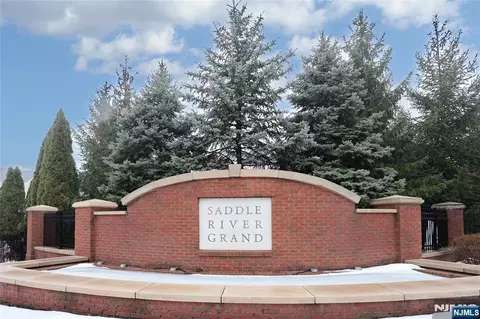 165 Cortland Dr #5, Saddle River, NJ 07458