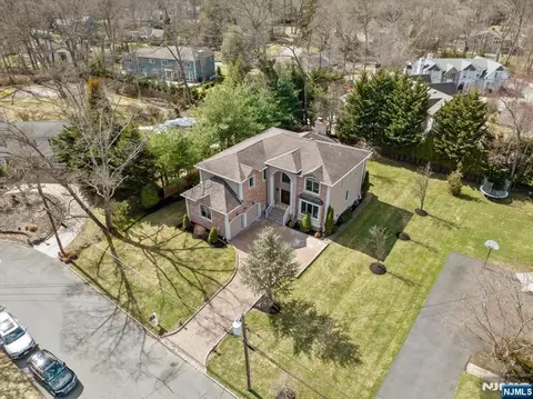 20 Bearbrook Dr, Woodcliff Lake, NJ 07677