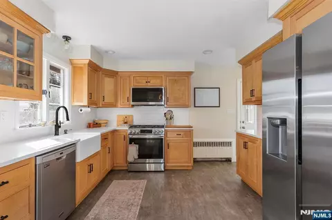 125 Meadowbrook Ave, Wanaque, NJ 07465