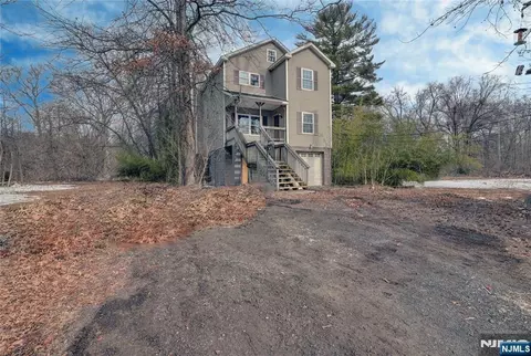 74 Camp Ln, Fairfield, NJ 07004