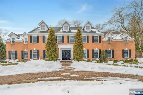 1 Seton Ln, Mahwah, NJ 07430