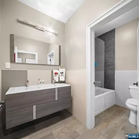 Bath - 56 Lilac Ln, Paramus, NJ 07652 photo 5 of 5