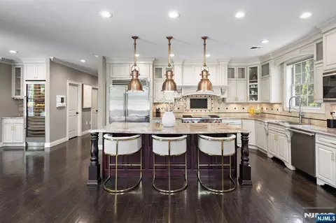 Kitchen - 56 Lilac Ln, Paramus, NJ 07652 photo 1 of 2