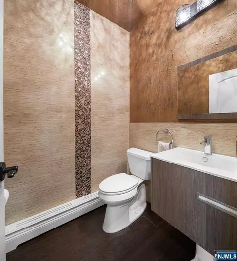 Bath - 56 Lilac Ln, Paramus, NJ 07652 photo 1 of 5