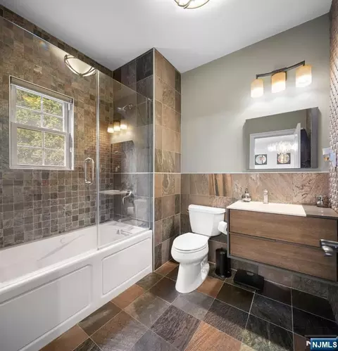 Bath - 56 Lilac Ln, Paramus, NJ 07652 photo 2 of 5