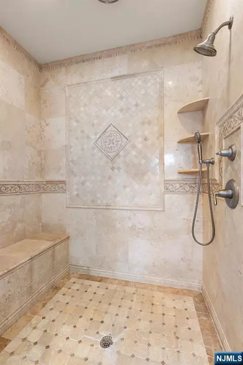 Bath - 56 Lilac Ln, Paramus, NJ 07652 photo 4 of 5