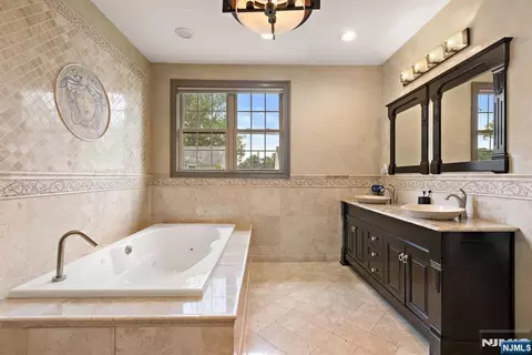 Bath - 56 Lilac Ln, Paramus, NJ 07652 photo 3 of 5