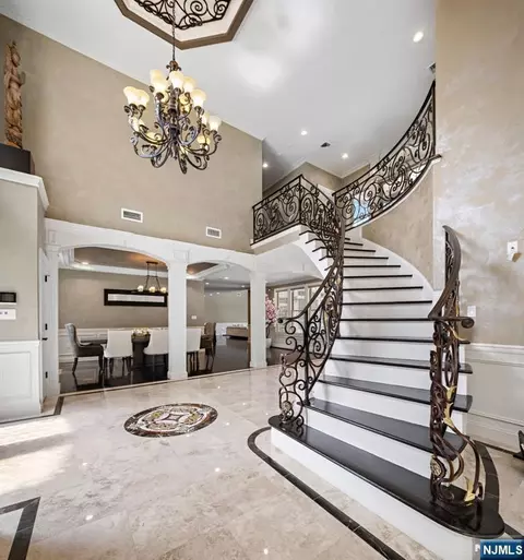 Entry Way - 56 Lilac Ln, Paramus, NJ 07652 photo 3 of 4