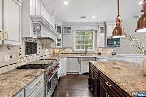 Kitchen - 56 Lilac Ln, Paramus, NJ 07652 photo 2 of 2