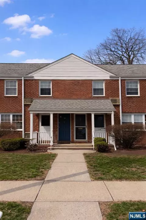 118 Darwin Ave #30, Rutherford, NJ 07070