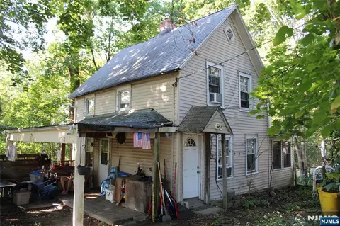 668 River Rd, New Milford, NJ 07646