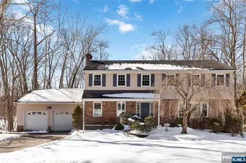 18 Kings Ct, Woodcliff Lake, NJ 07677