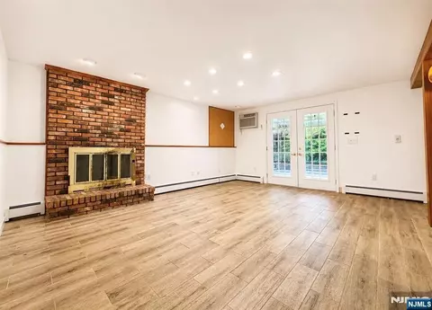 Living - 274 Seton Hall Dr, Paramus, NJ 07652 photo 2 of 2