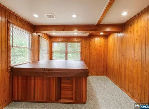 Entry Way - 274 Seton Hall Dr, Paramus, NJ 07652 photo 2 of 2