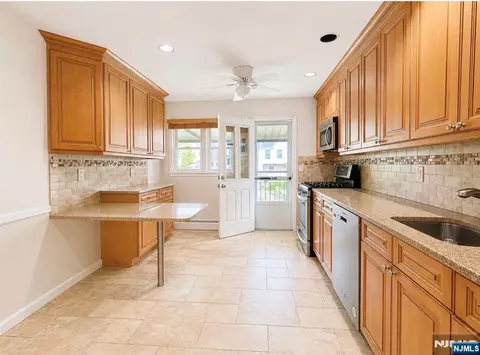 Kitchen - 274 Seton Hall Dr, Paramus, NJ 07652 photo 1 of 4