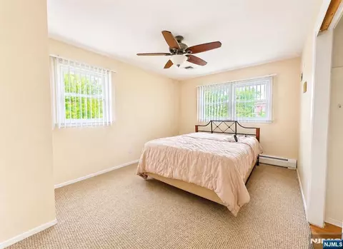 Bedroom - 274 Seton Hall Dr, Paramus, NJ 07652 photo 4 of 5