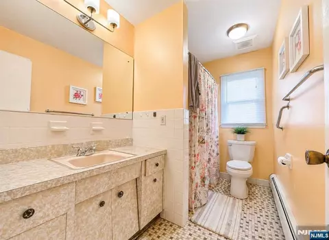 Bath - 274 Seton Hall Dr, Paramus, NJ 07652 photo 1 of 3