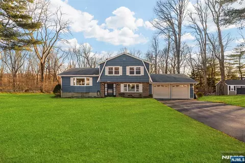 11 Grover St, Succasunna, NJ 07876