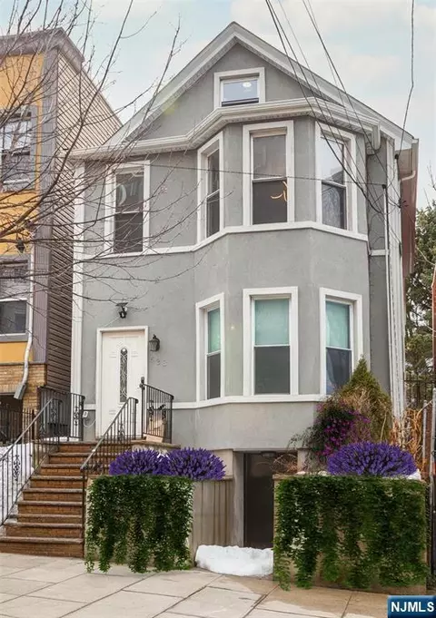 623 38th St, Union City, NJ 07087