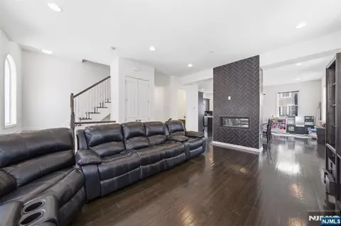 62 Roosevelt Dr, Wood Ridge, NJ 07075