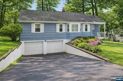 476 Greenway Dr, Leonia, NJ 07605