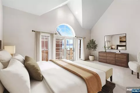 36 Regency Pl, Weehawken, NJ 07086