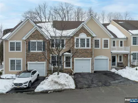 26 Birchwood Ln, North Haledon, NJ 07508