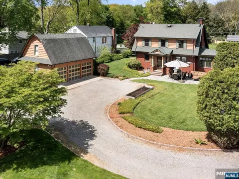 25 Pascack Rd, Park Ridge, NJ 07656