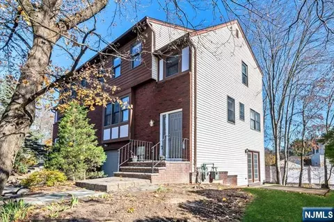 37 1-2 Smith St, Waldwick, NJ 07463