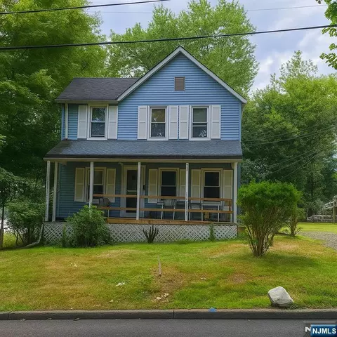 208 Manhattan Ave, Teaneck, NJ 07666