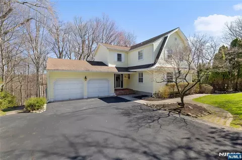 43 Hering Rd, Montvale, NJ 07645