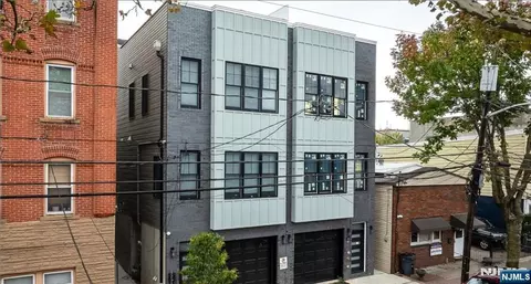 40 Wright Ave, Jersey City, NJ 07306