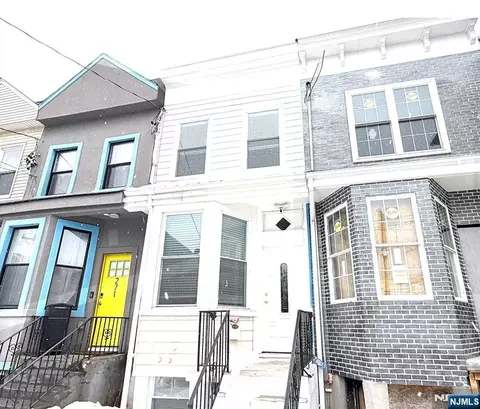 273 Forrest St, Jersey City, NJ 07304