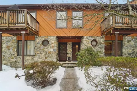 14 Brookside Hts #14G, Wanaque, NJ 07465
