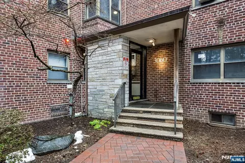3060 Edwin Ave #4C, Fort Lee, NJ 07024