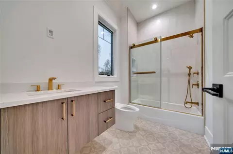 Bath - 7 Central Ave, Demarest, NJ 07627 photo 2 of 7