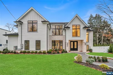 7 Central Ave, Demarest, NJ 07627