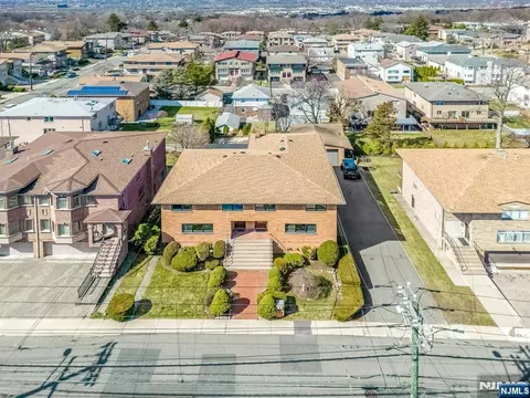 2413 Hammett Ave, Fort Lee, NJ 07024