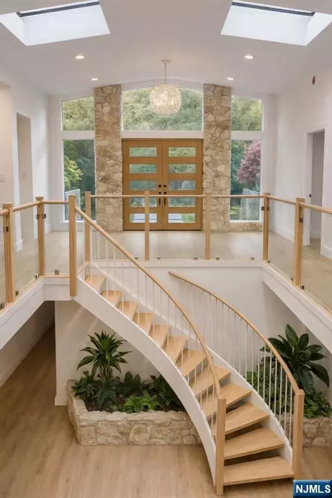 Entry Way - 46 Overlook Rd, Alpine, NJ 07620 photo 1 of 2