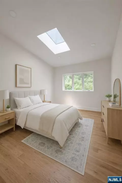 Bedroom - 46 Overlook Rd, Alpine, NJ 07620 photo 2 of 3